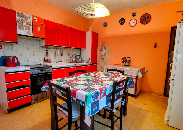 🏡 Rodinný dom s potenciálom v pokojnej časti Lučenca – Opatová