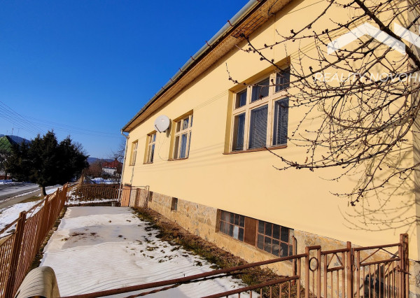 Rodinný dom s jedinečnou atmosférou a veľkorysým priestorom – Lovinobaňa