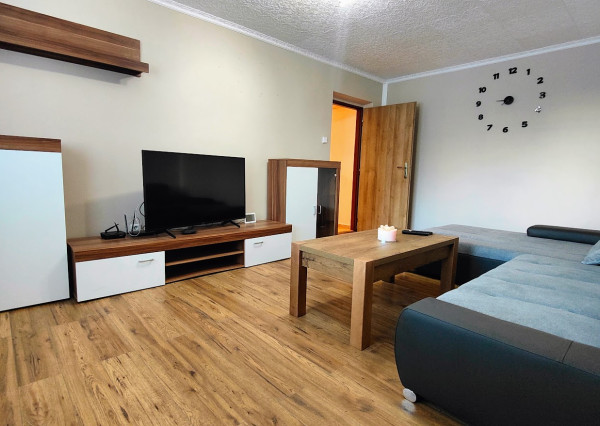 Komfortné bývanie v Zlatne – 2-izbový byt s dvoma loggiami aj so zariadením