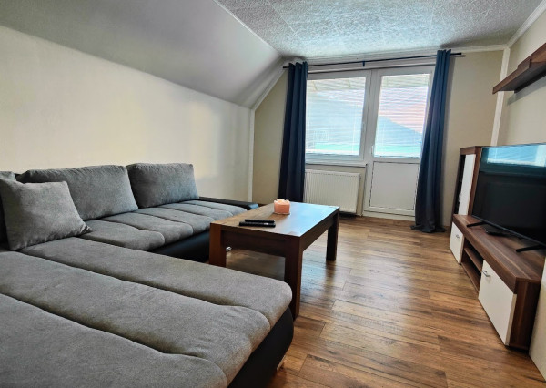 Komfortné bývanie v Zlatne – 2-izbový byt s dvoma loggiami aj so zariadením