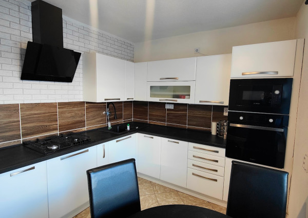 Komfortné bývanie v Zlatne – 2-izbový byt s dvoma loggiami aj so zariadením