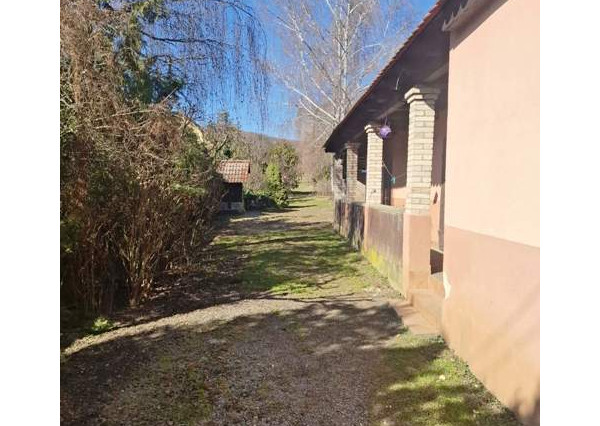 TOČNICA - CHARIZMATICKÝ SEDLIACKY DOM NA KRÁĽOVSKOM POZEMKU 3320 m2!!!