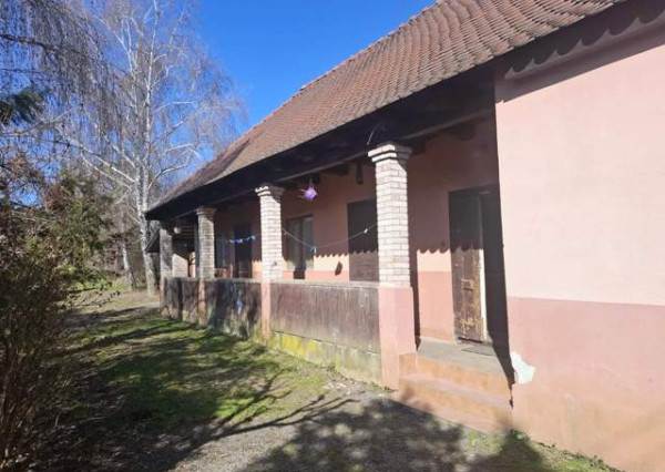 TOČNICA - CHARIZMATICKÝ SEDLIACKY DOM NA KRÁĽOVSKOM POZEMKU 3320 m2!!!