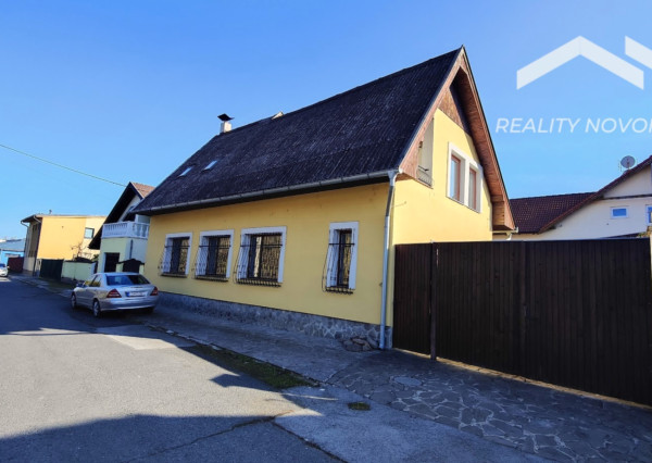 Nadčasový dom pri parku v Lučenci – priestor, štýl a súkromie v dokonalej harmónii