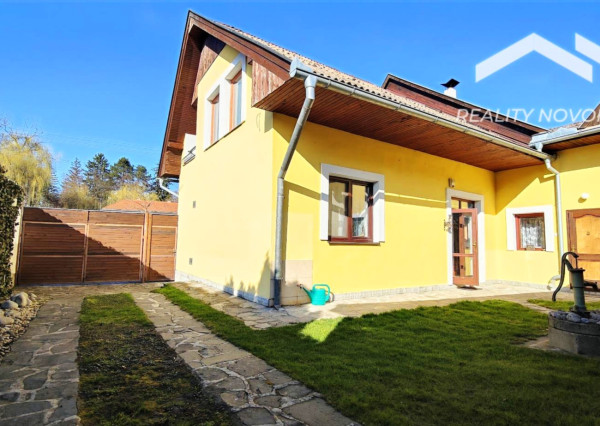 Nadčasový dom pri parku v Lučenci – priestor, štýl a súkromie v dokonalej harmónii