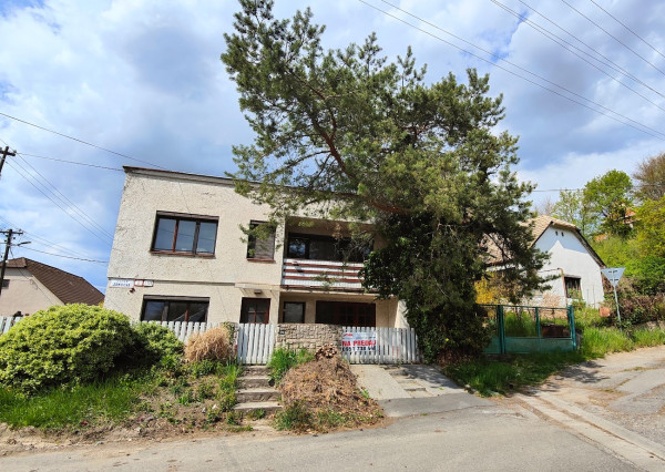 Dvojpodlažný rodinný dom v obľúbenej lokalite Malá Ves