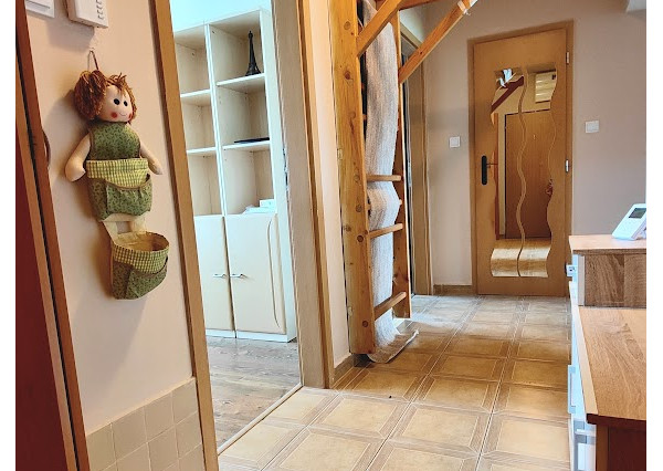 🏡 EXKLUZÍVNE | Veľkometrážny 4-izbový byt s loggiou, parkovaním a panoramatickým výhľadom – Lučenec, Opatová