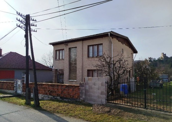 RD v DIVÍNE  okr. Lučenec s výhľadom na hrad - bývanie s chuťou histórie