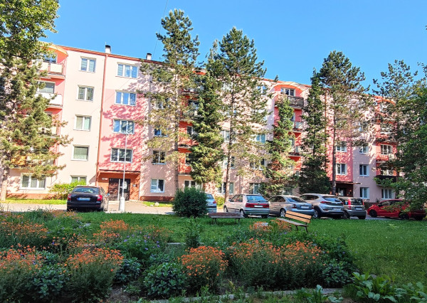 Predaj 3-izbového bytu s balkónom v pokojnej lokalite plnej zelene – Rúbanisko I
