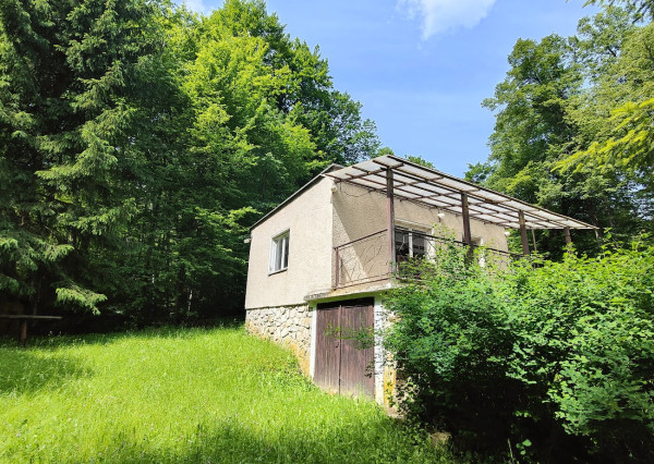 🌲Zľava 4 000 €! Chata v prírode pri Tuhárskom potoku – len 44 000 €