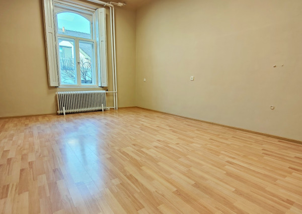 Priestor pre ambulanciu, kanceláriu či služby v centre mesta s vlastným parkovaním