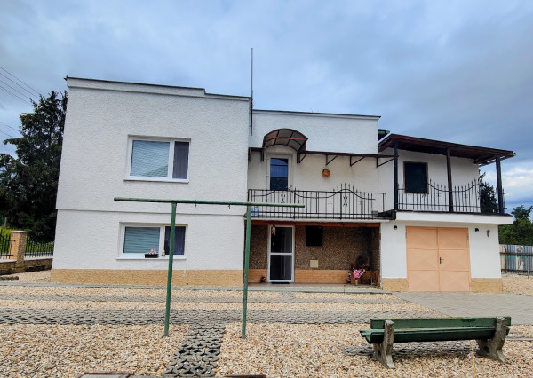 Kompletne zrekonštruovaný 2-podlažný rodinný dom s veľkým pozemkom a dokonalým súkromím – Hrnčiarska Ves