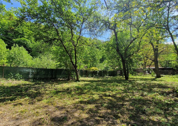 POLTÁR - pozemok 1193 m2 s RD - IS: voda, plyn, elektrika
