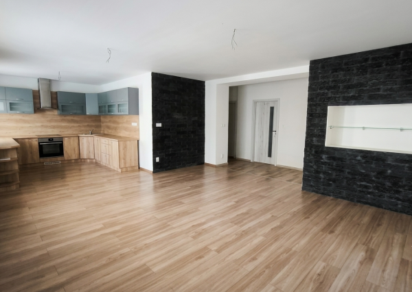 3 IZBOVÝ BYT LUČENEC - PRIAME CENTRUM