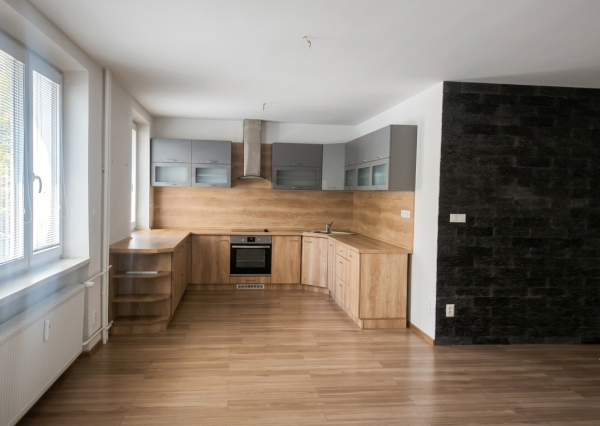 3 IZBOVÝ BYT LUČENEC - PRIAME CENTRUM