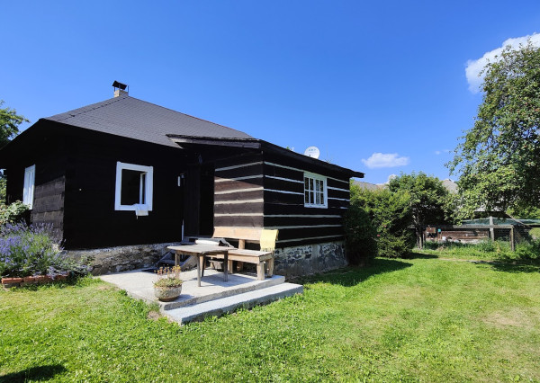 🏡 100-ročná drevenička na polosamote – Biele Vody
