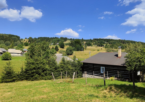 🏡 100-ročná drevenička na polosamote – Biele Vody