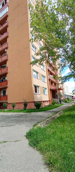 Moderný 3+1 Byt s balkónom v Lučenci na Rúbanisku III - fotografia 1