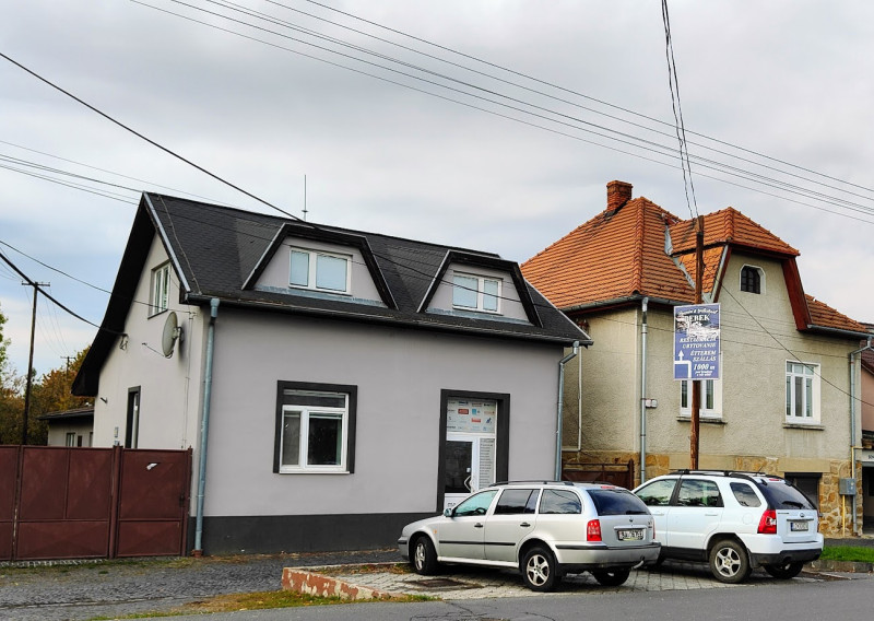Rodinný dom v centre Fiľakova s investičným potenciálom - fotografia 1