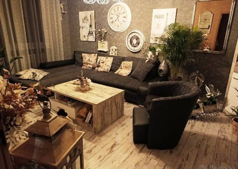 Osloboditeľov - 4-izbový byt 72 m2 , čiastočná rekonštrukcia, TOP lokalita - fotografia 1