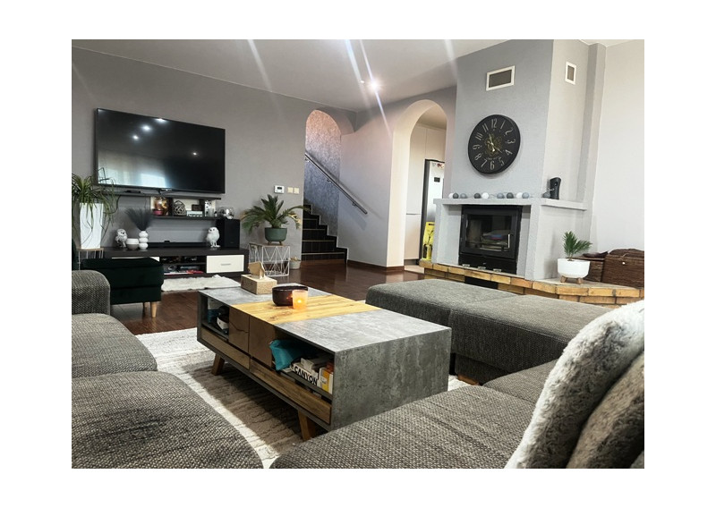 VIDINÁ okr. LUČENEC - RD 240 m2 , BAZÉN, TERASA, GARÁŽ - komplet zrekonštruovaný a zariadený - fotografia 1