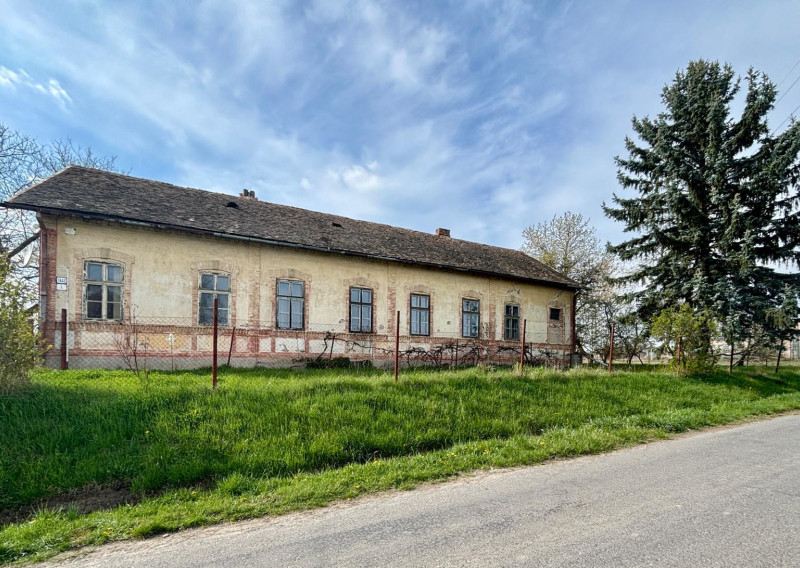 Historické rodinné sídlo s pozemkom 4 727m2 - Lučenec - fotografia 1