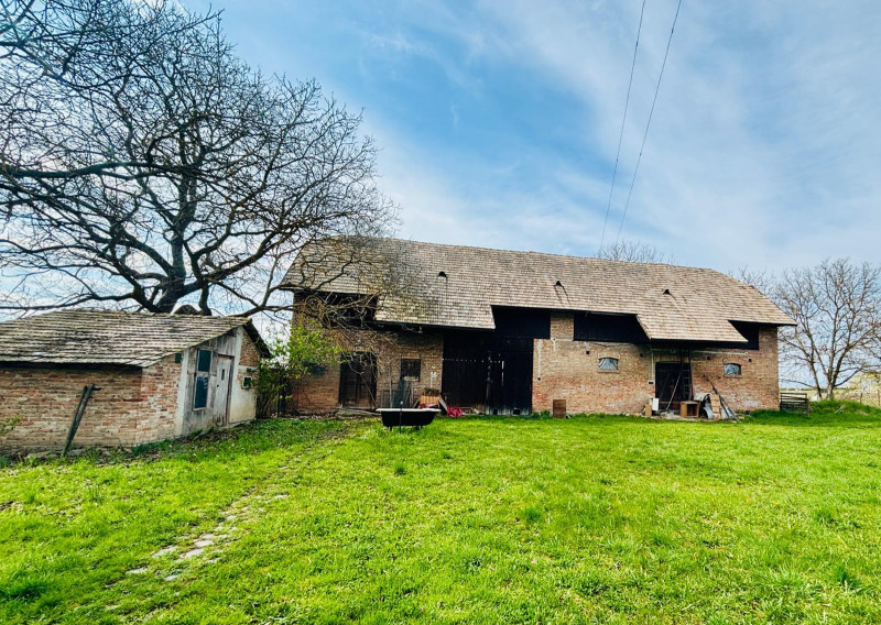 Historické rodinné sídlo s pozemkom 4 727m2 - Lučenec - fotografia 3