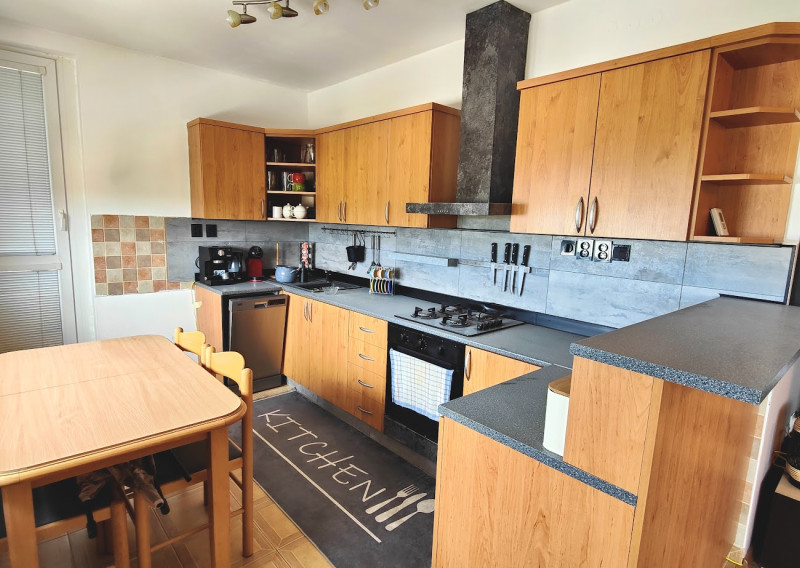 🏡 EXKLUZÍVNE | Veľkometrážny 4-izbový byt s loggiou, parkovaním a panoramatickým výhľadom – Lučenec, Opatová - fotografia 3