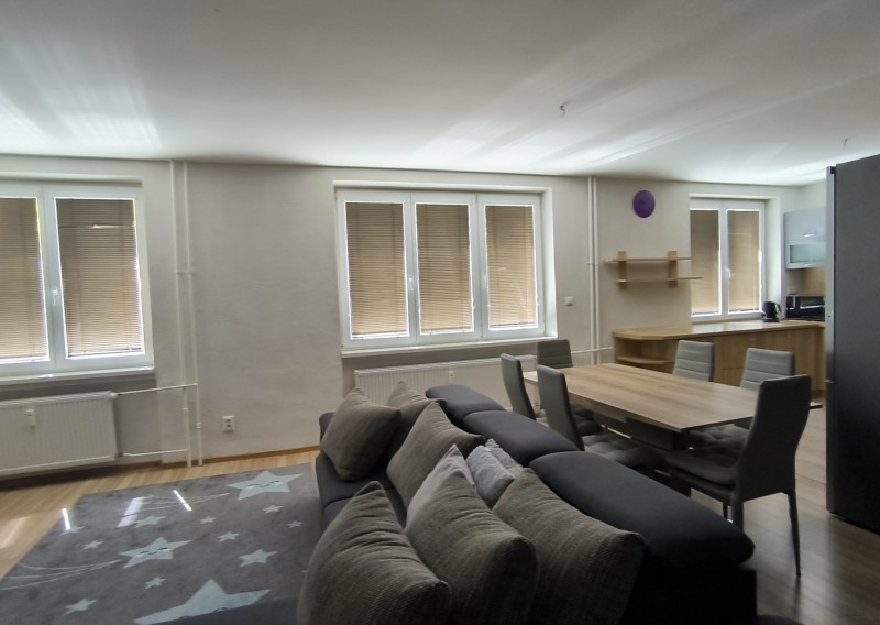 3 IZBOVÝ BYT LUČENEC - PRIAME CENTRUM - fotografia 1