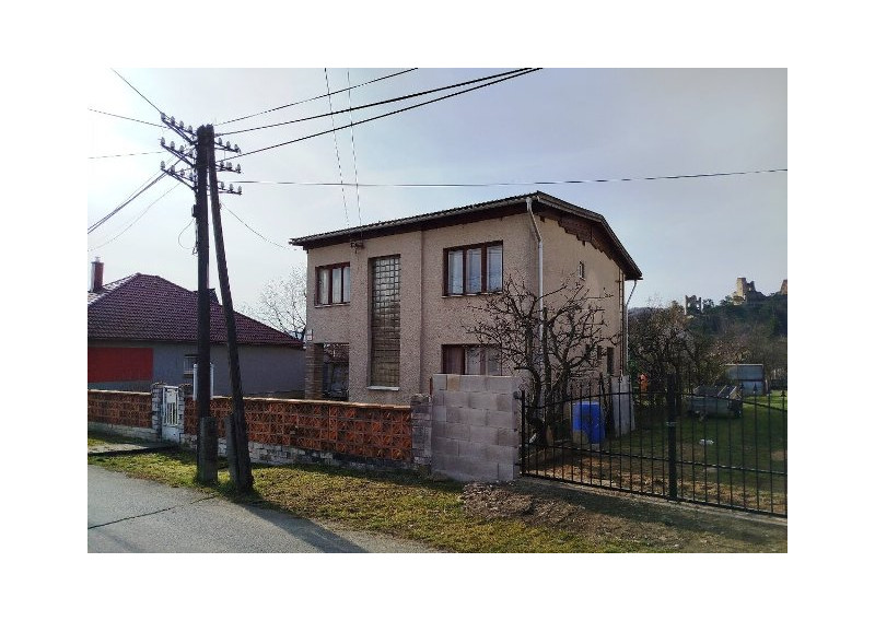 RD v DIVÍNE  okr. Lučenec s výhľadom na hrad - bývanie s chuťou histórie - fotografia 1