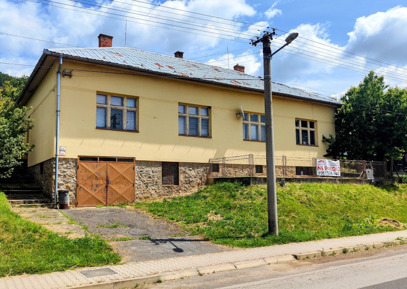 MIMORIADNA ZĽAVA 20 000 €! Dom s charakterom a rozľahlým pozemkom v centre Lovinobane - fotografia 1