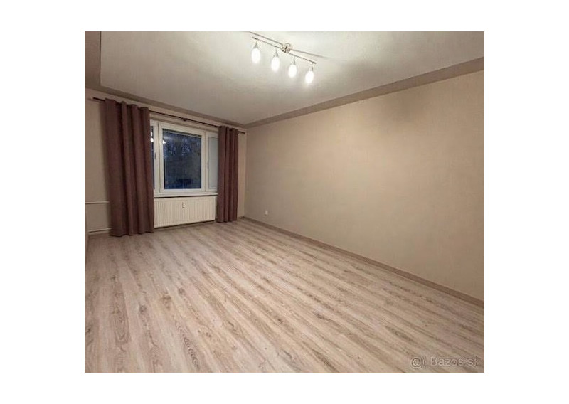 SKVELÉ BÝVANIE ALEBO STABILNÁ INVESTÍCIA | Priestranný 2-izbový byt s balkónom na Rúbanisku II - fotografia 2