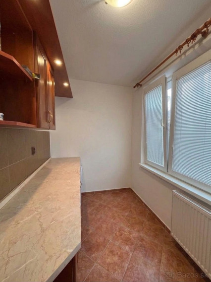SKVELÉ BÝVANIE ALEBO STABILNÁ INVESTÍCIA | Priestranný 2-izbový byt s balkónom na Rúbanisku II - fotografia 3