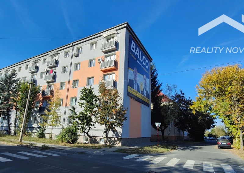Vkusne zariadený 2,5-izbový byt s balkónom na prenájom – Lučenec - fotografia 1